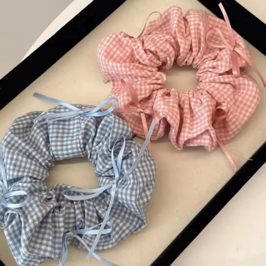 Checkered scrunchie