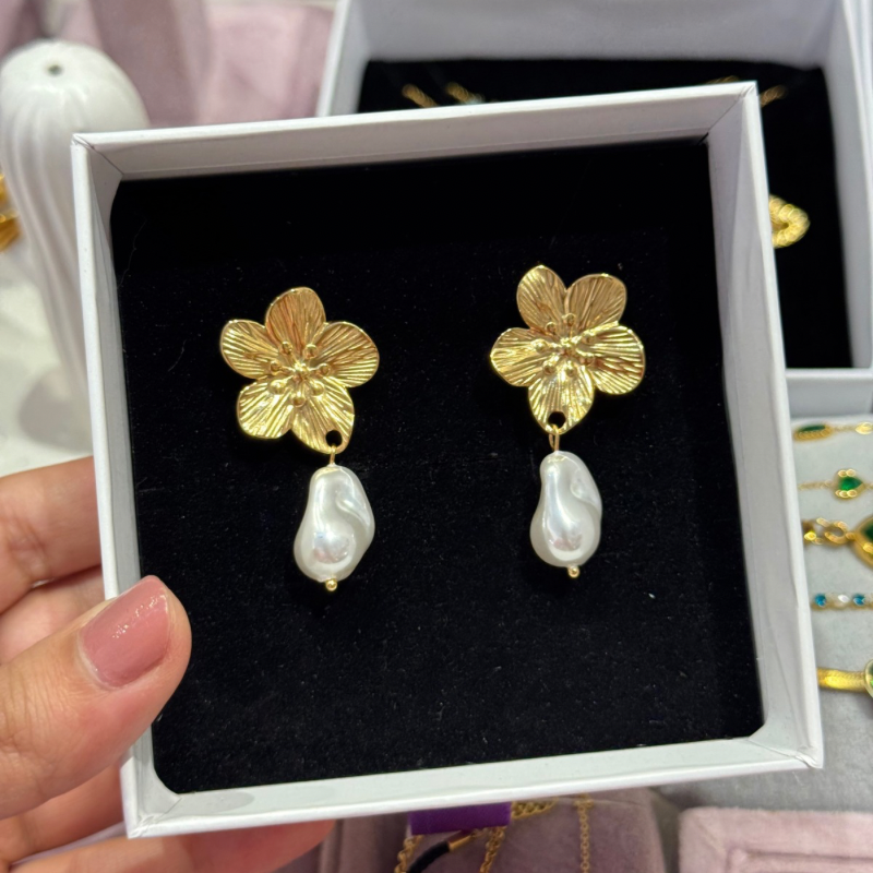 Flower earrings