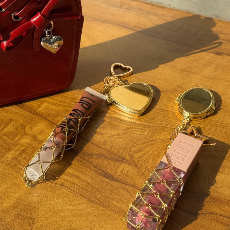 Matilda lipstick holder