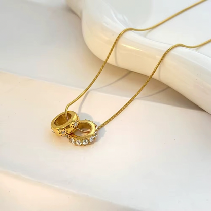 Rings & roses necklace