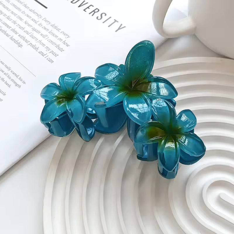 Trio flower clawclip