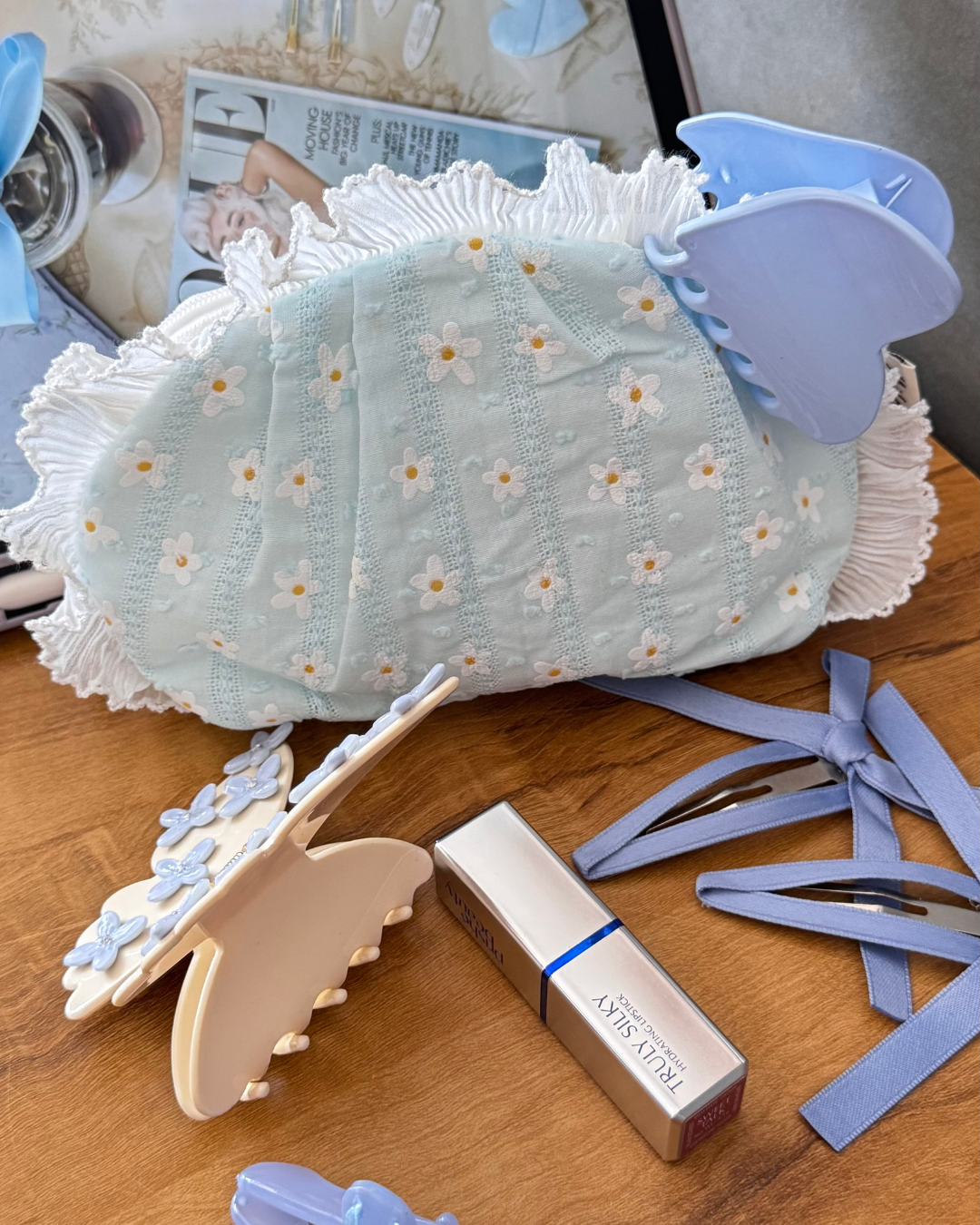 Daisy frilled pouch