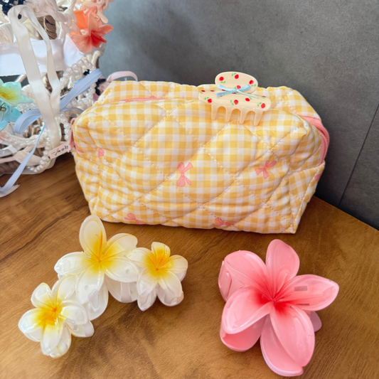 Bubblegum pouch