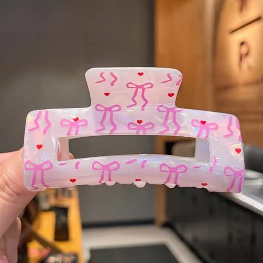 Blush bloom claw clip