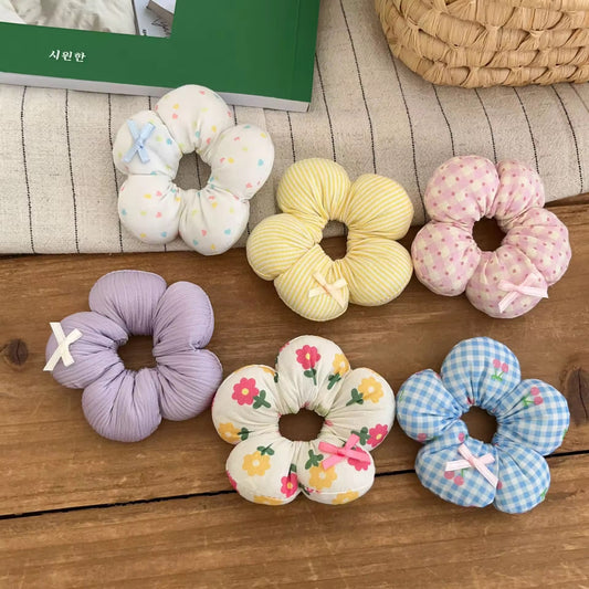 Mini Daisy scrunchie
