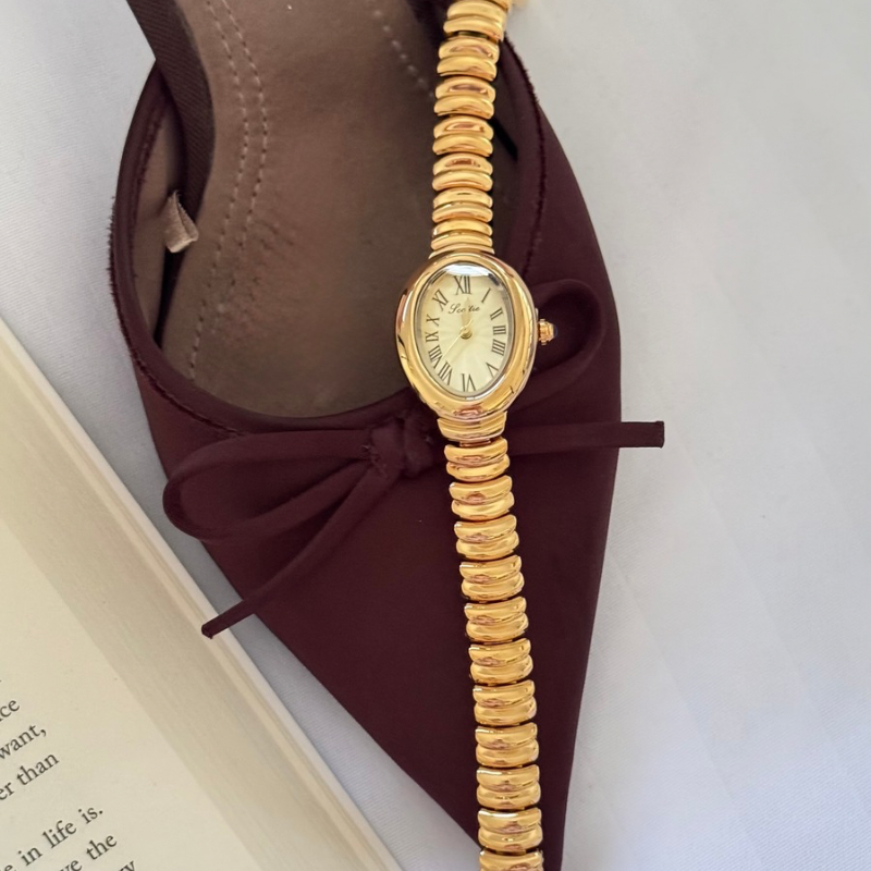 Lady Claire oval dial watch