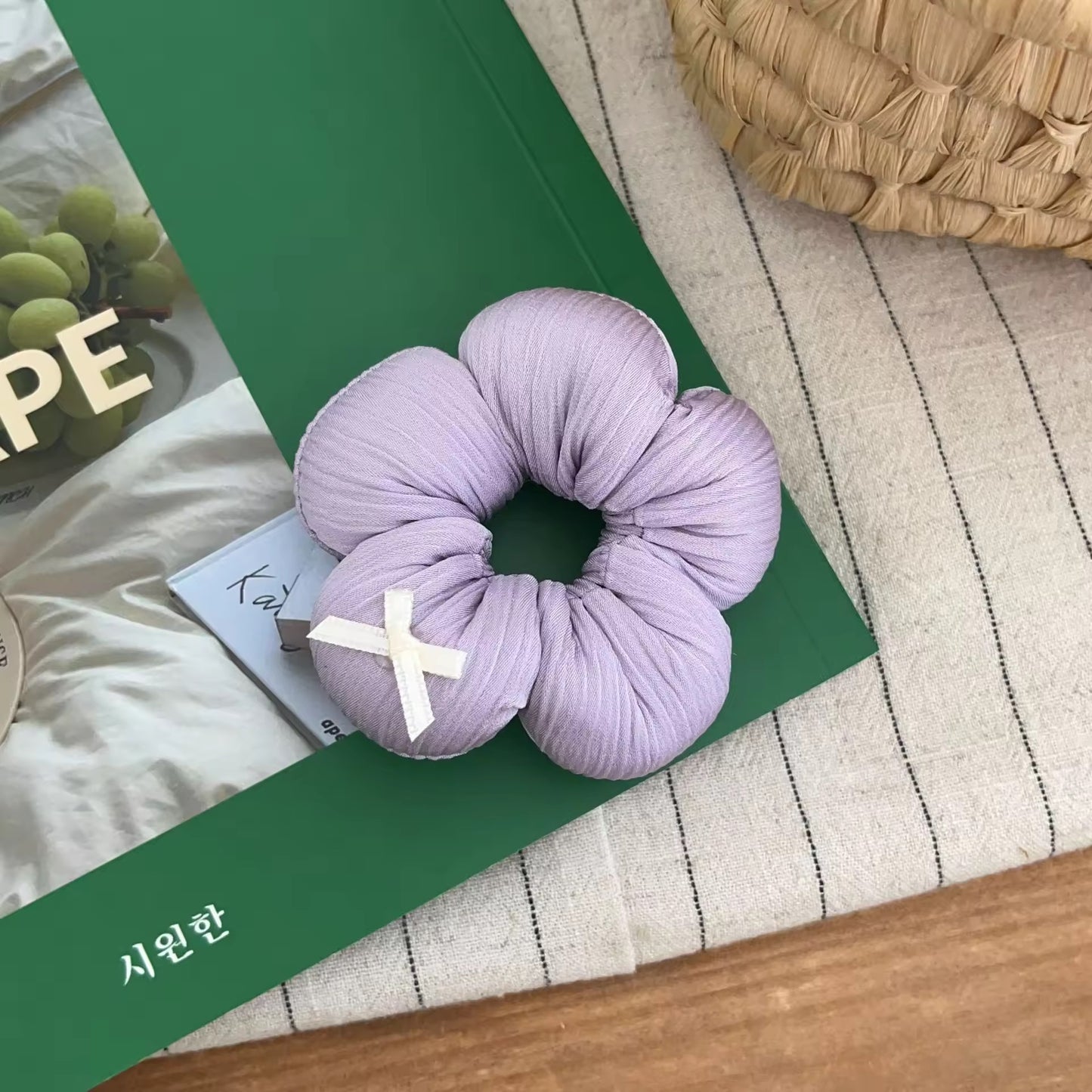 Mini Daisy scrunchie