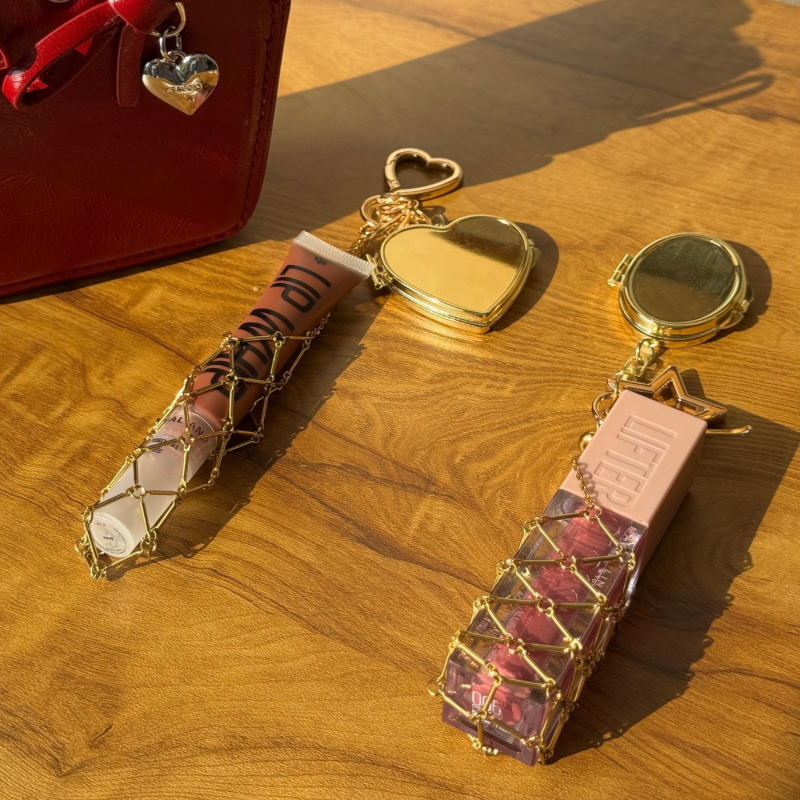 Matilda lipstick holder