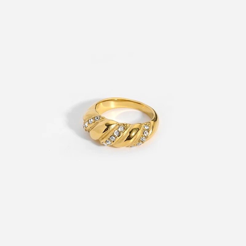 Lux croissant ring